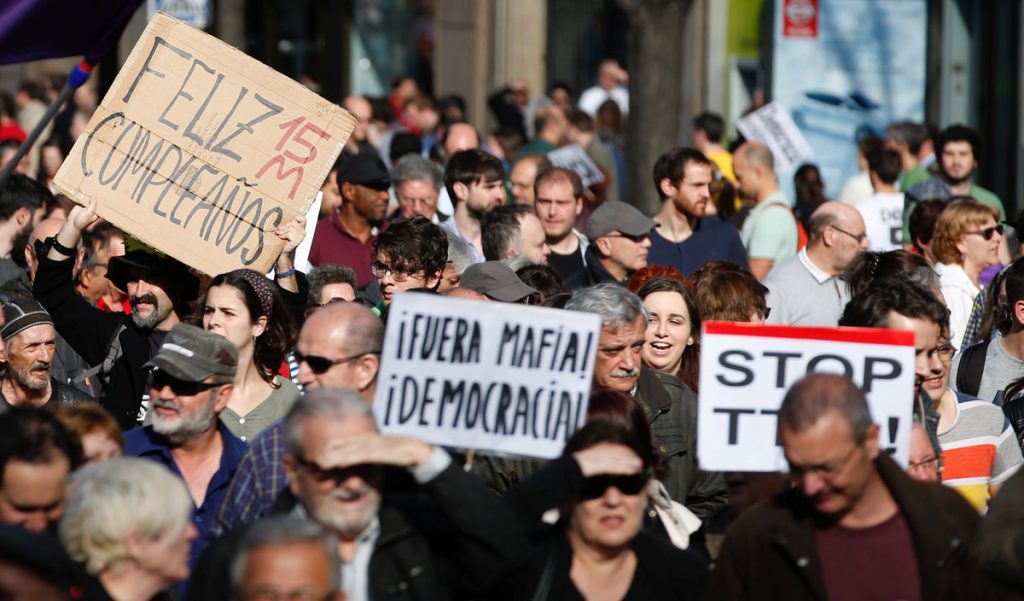 Πέντε χρόνια “Αγανακτισμένοι” – Χιλιάδες Ισπανοί στους δρόμους