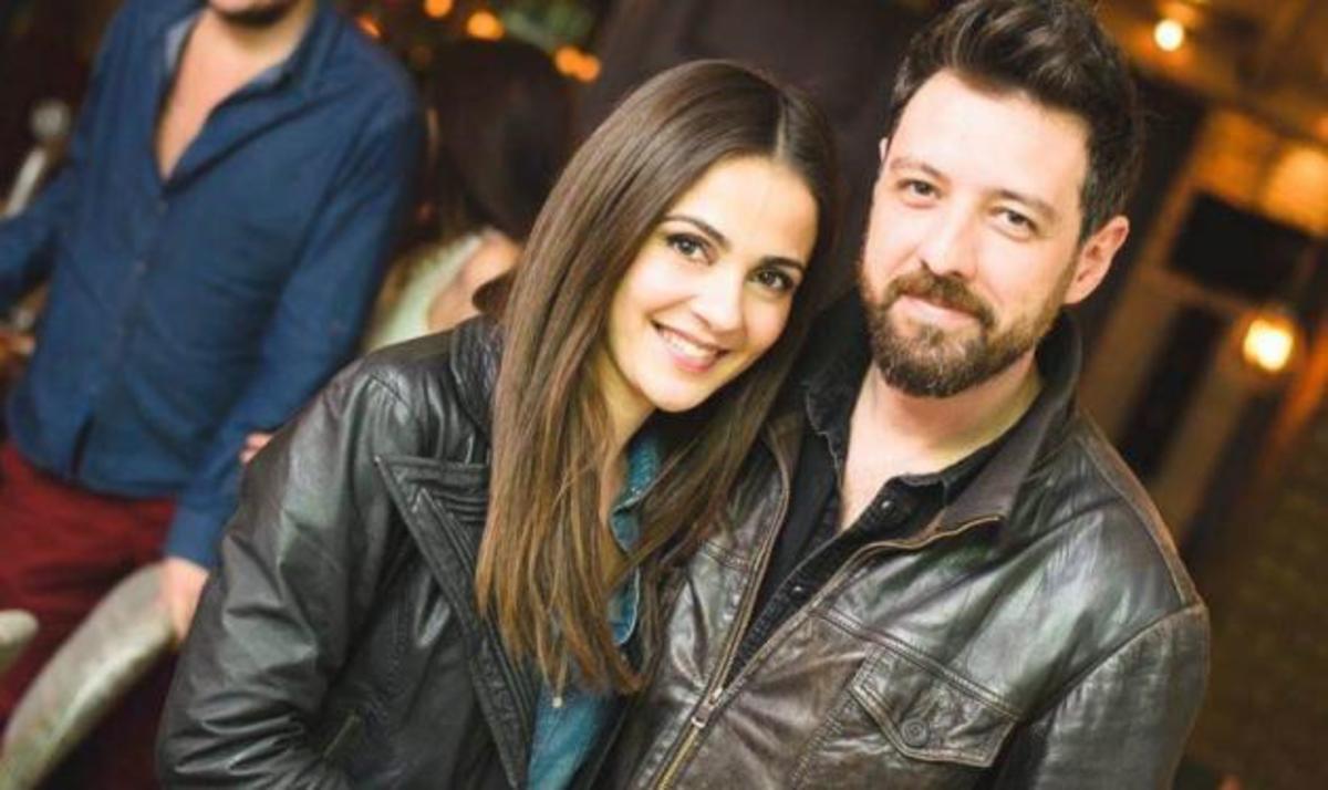 Αγγελική Δαλιάνη – Μάνος Παπαγιάννης: Βόλτα στην Πλάκα με την μικρή Λυδία