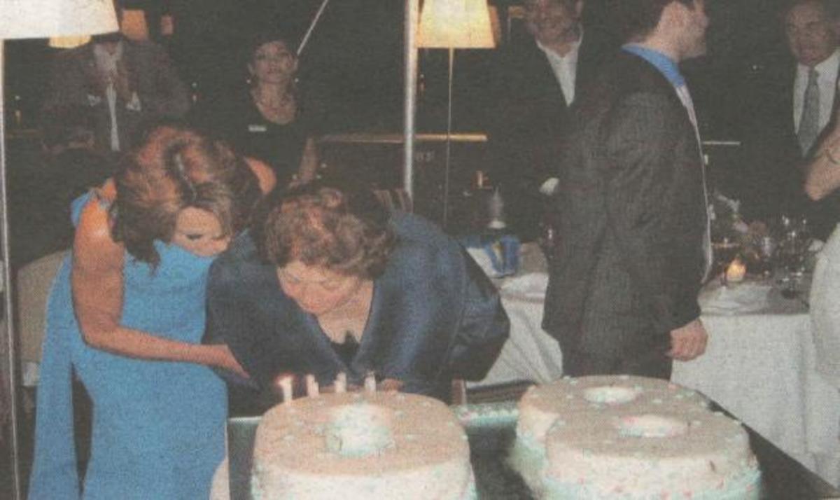 Γ. Αγγελοπούλου: Πάρτι – έκπληξη για τα 80α γενέθλια της μητέρας της!