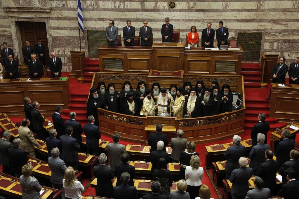 Ο αρχιεπίσκοπος Ιερώνυμος αρχίζει τον αγιασμό ΦΩΤΟ EUROKINISSI