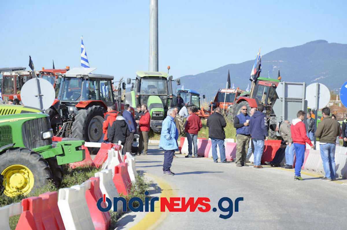 Μπλόκα αγροτών: “Κόβουν” τη σύνδεση της Στερεάς με Ήπειρο και Δυτ. Ελλάδα – Κλειστή επ’ αόριστον η γέφυρα του Ευήνου από Δευτέρα!