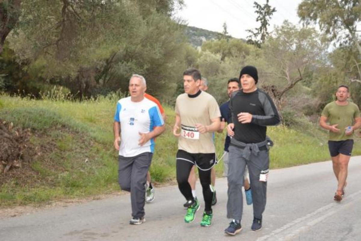 Ο Αρχηγός ΓΕΕΘΑ σε αγώνα δρόμου στο Σκαραμαγκά! [pics]