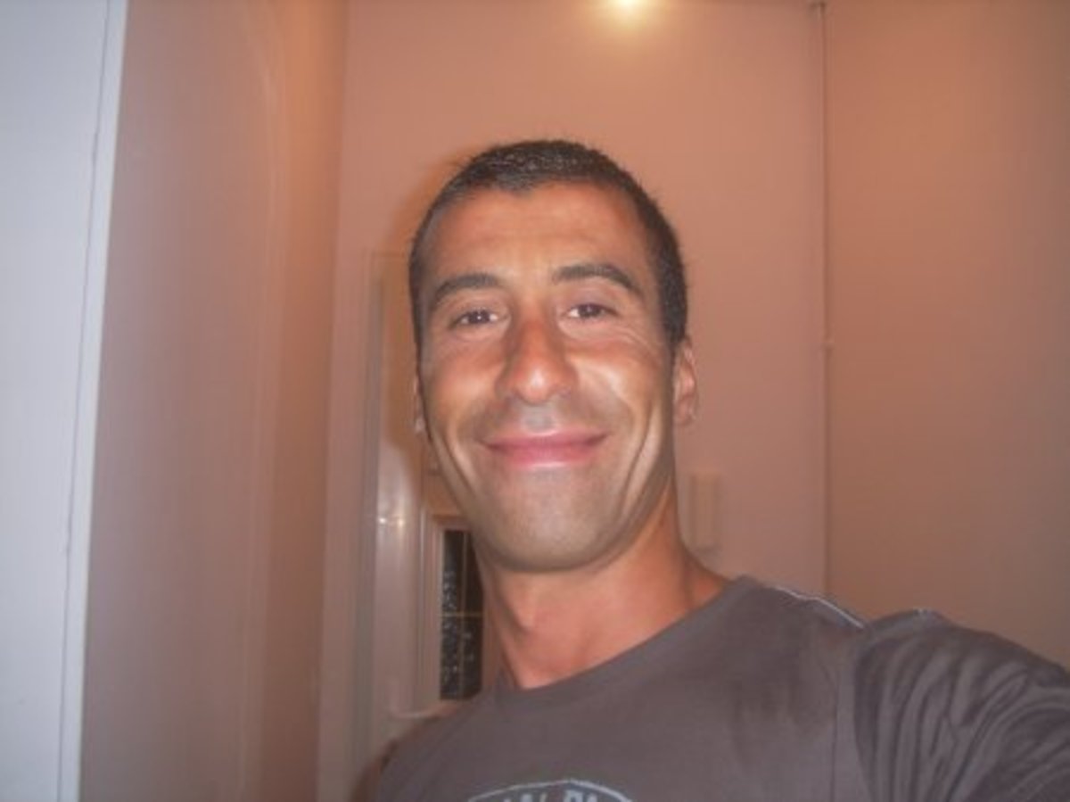 42χρονος μουσουλμάνος ο αστυνομικός που εκτέλεσαν στο Παρίσι οι τρομοκράτες
