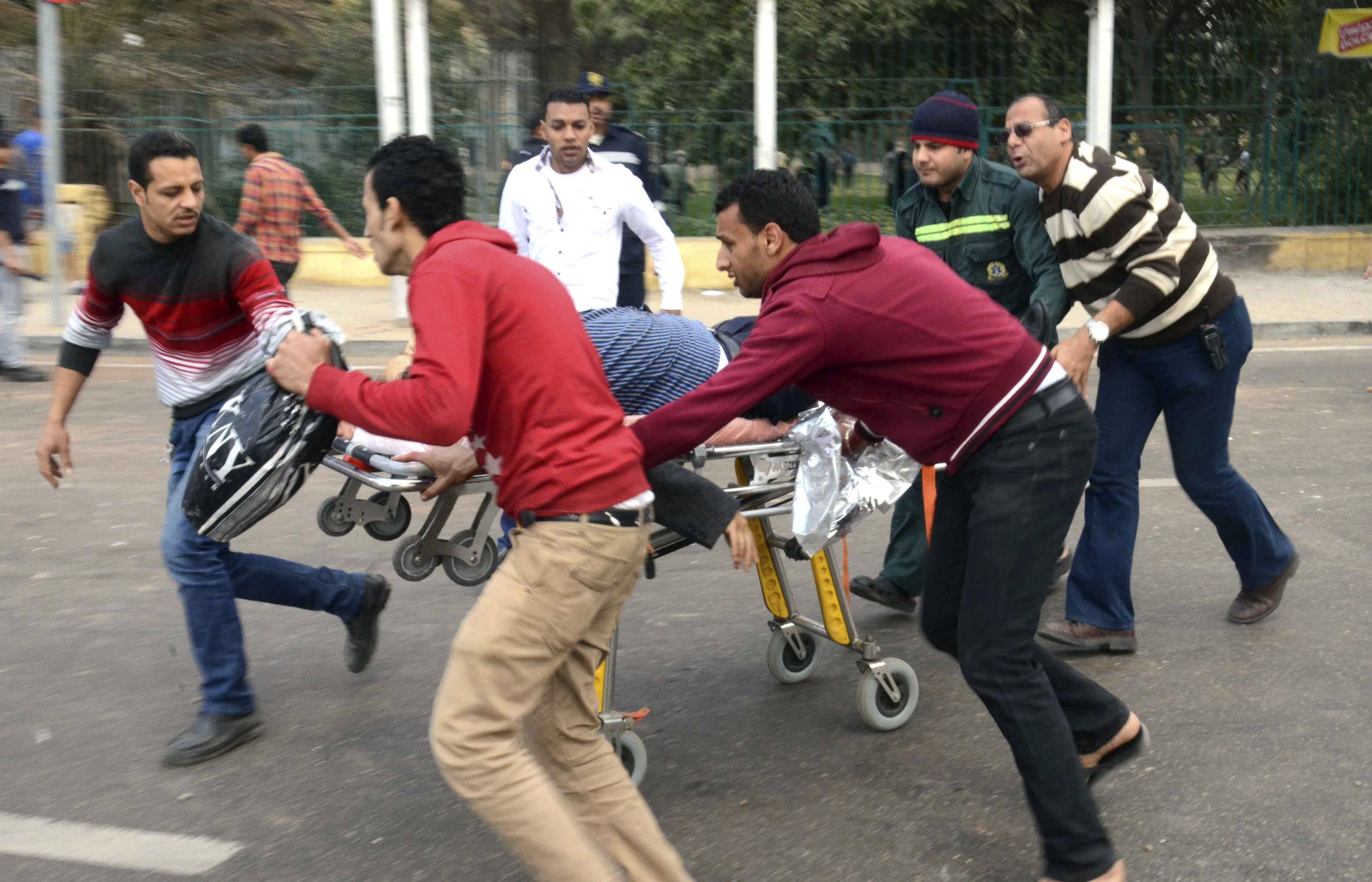 Δυο νεκροί και δεκάδες τραυματίες στο Κάιρο – ΠΡΟΣΟΧΗ! Σκληρές εικόνες