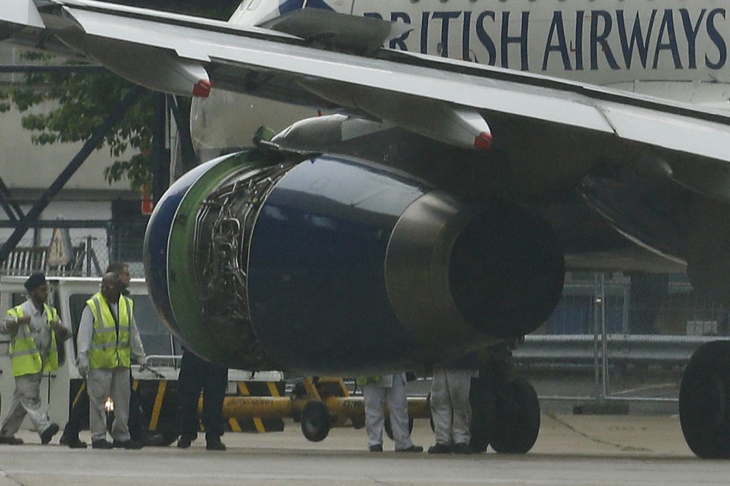 Εικόνες από την αναγκαστική προσγείωση αεροσκάφους στο Χίθροου