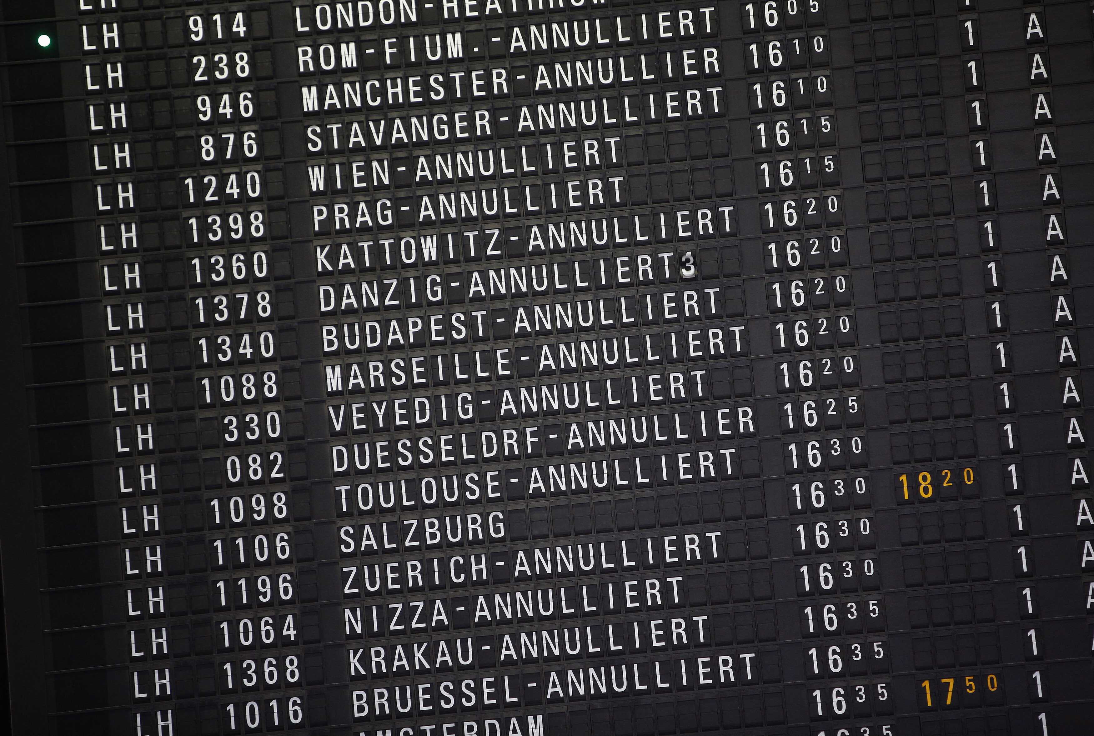 Χάος σε γερμανικά αεροδρόμια λόγω απεργίας των ελεγκτών ασφαλείας