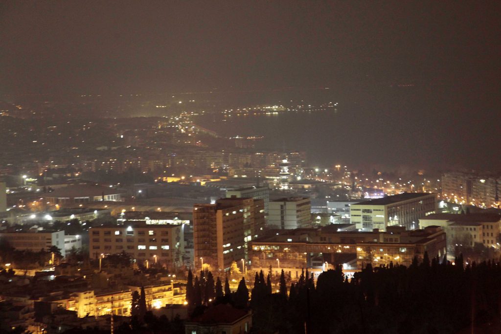 Πάμε ξανά: Μην ανάβετε τζάκια μέχρι το πρωί της Δευτέρας