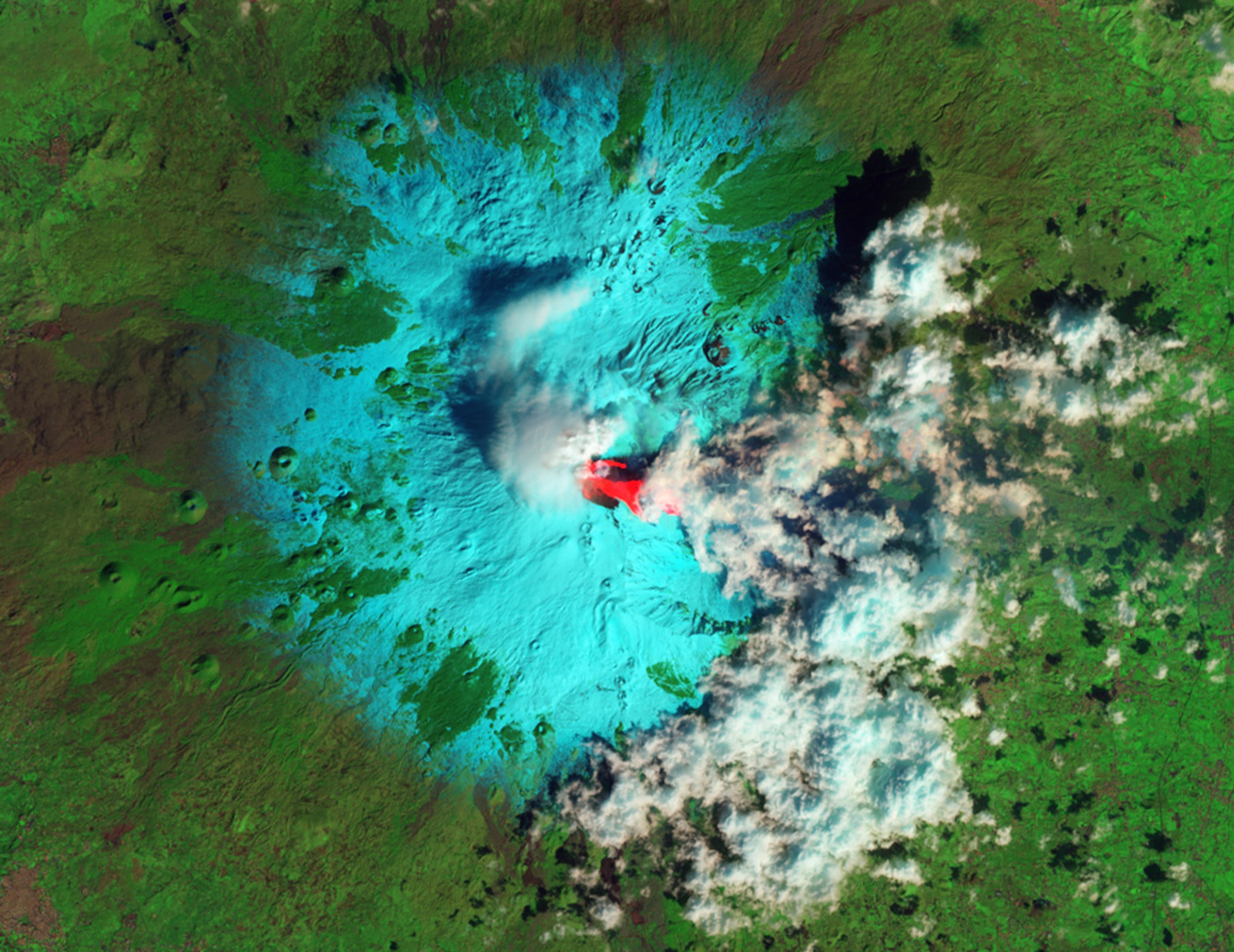 Η Αίτνα εκρήγνυται! Εντυπωσιακές φωτογραφίες από τη NASA
