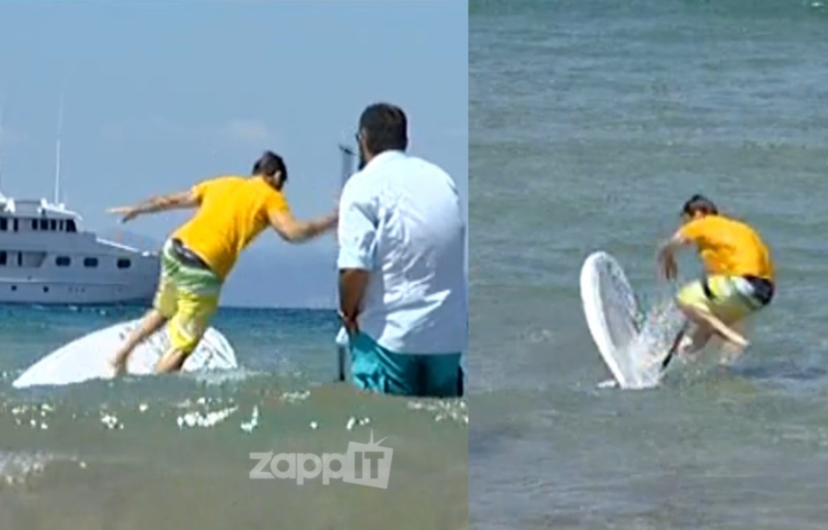 Η τούμπα του Άκη Πετρετζίκη από τη σανίδα του surf!