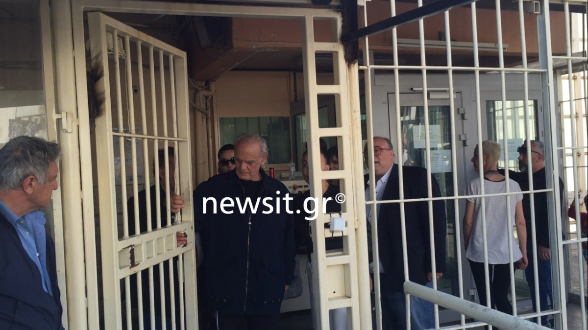 Άκης Τσοχατζόπουλος: Πώς ο παραλίγο πρωθυπουργός βρέθηκε πίσω από τα κάγκελα της φυλακής!
