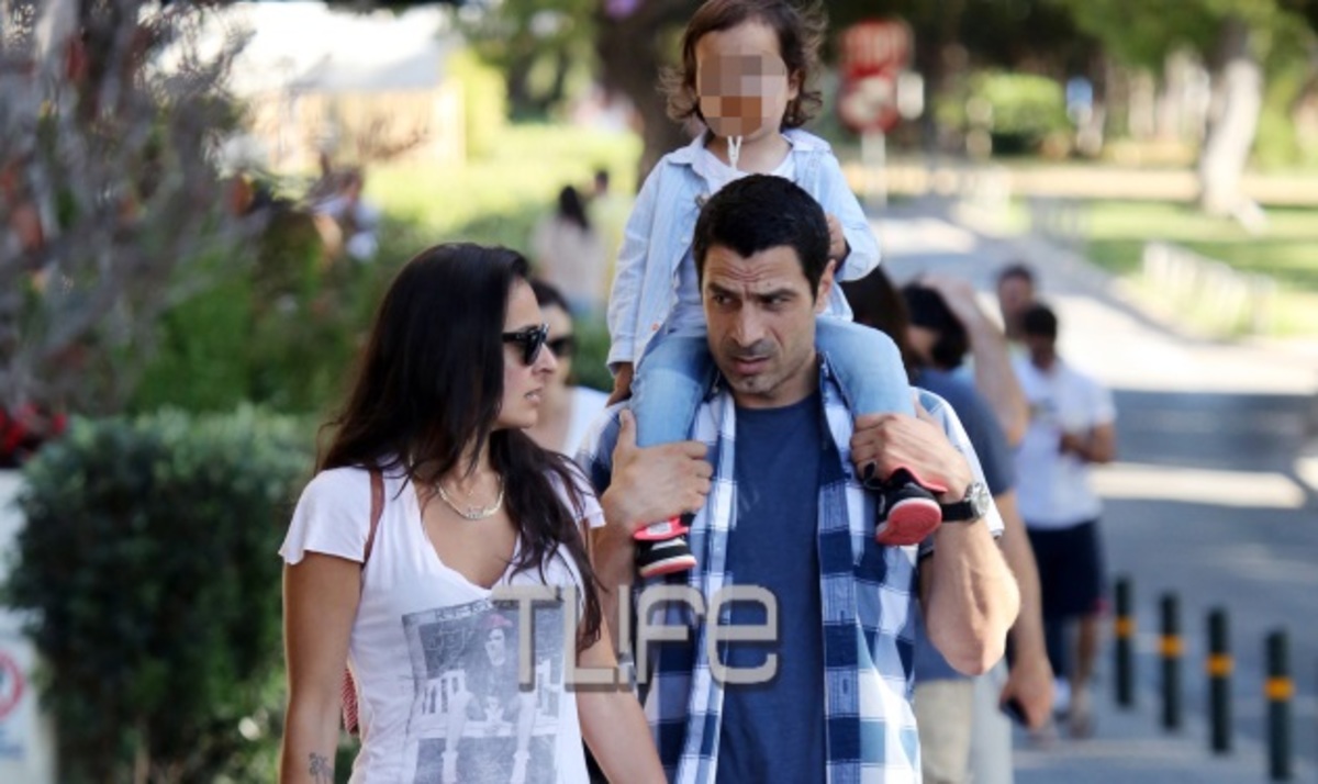 Άκης Ζήκος: Στη Γλυφάδα με τη σύζυγο και την κόρη του!