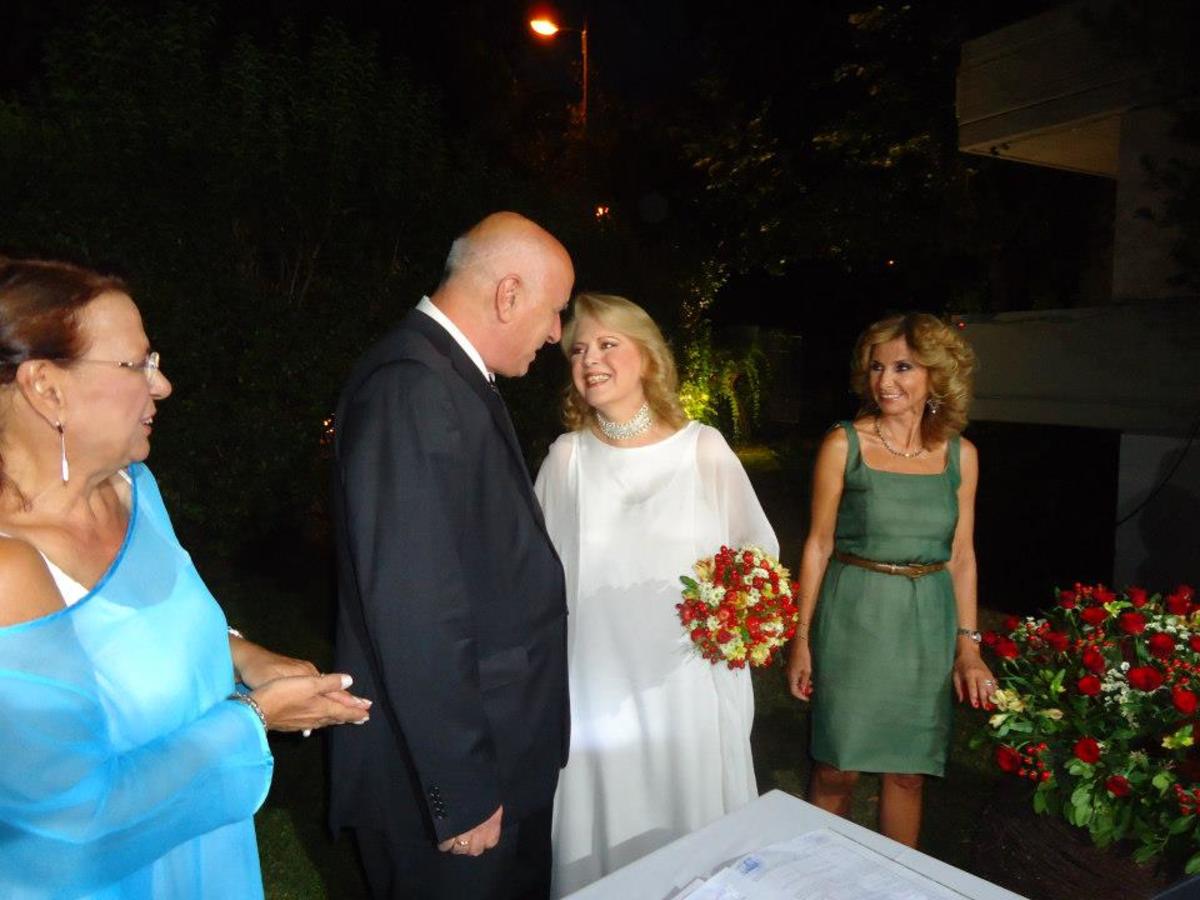 Η…αιχμή της Έλενας Ακρίτα για τους “κρυφούς” γάμους!