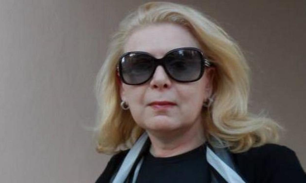 Έλενα Ακρίτα: Άγρια κόντρα με Αρχιμανδρίτη με αφορμή τα “αγιασμένα στυλό”!