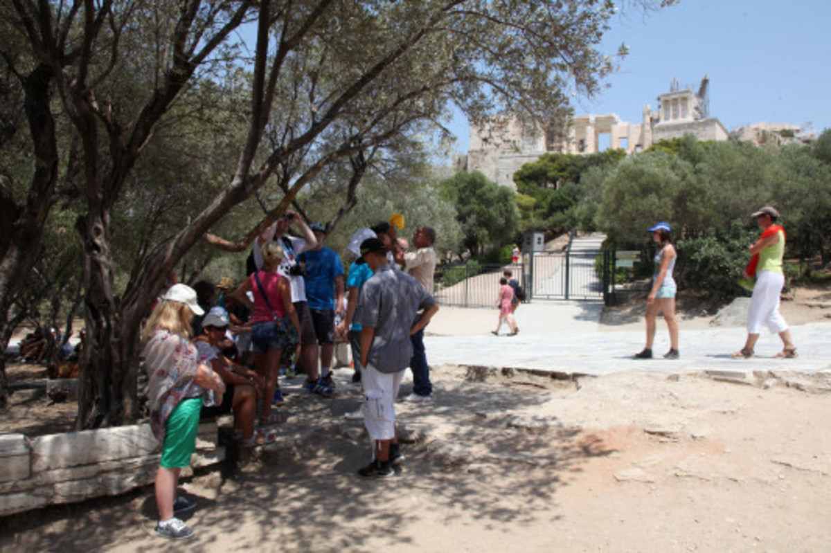 Με απεργίες απειλούν οι αρχαιοφύλακες