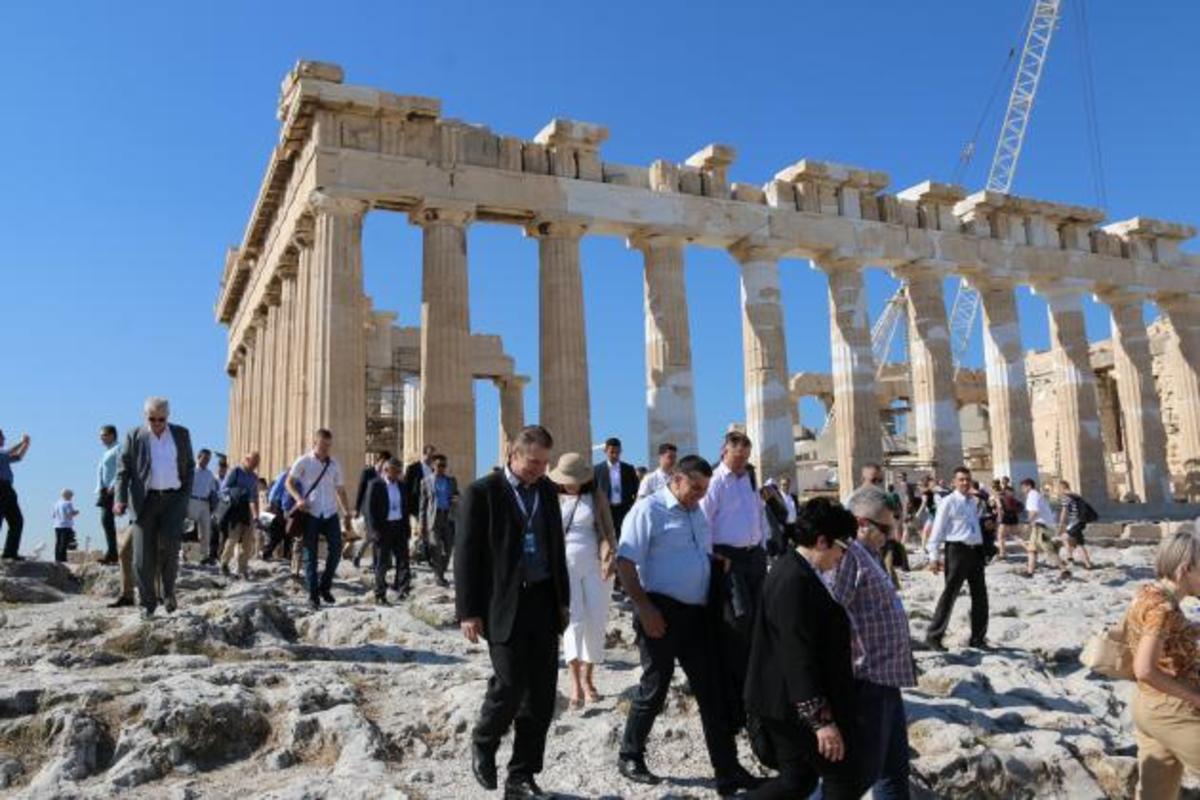 Μάθημα Ιστορίας στην Ακρόπολη για τους φιλοξενούμενους Αρχηγούς Ε.Δ [pics]