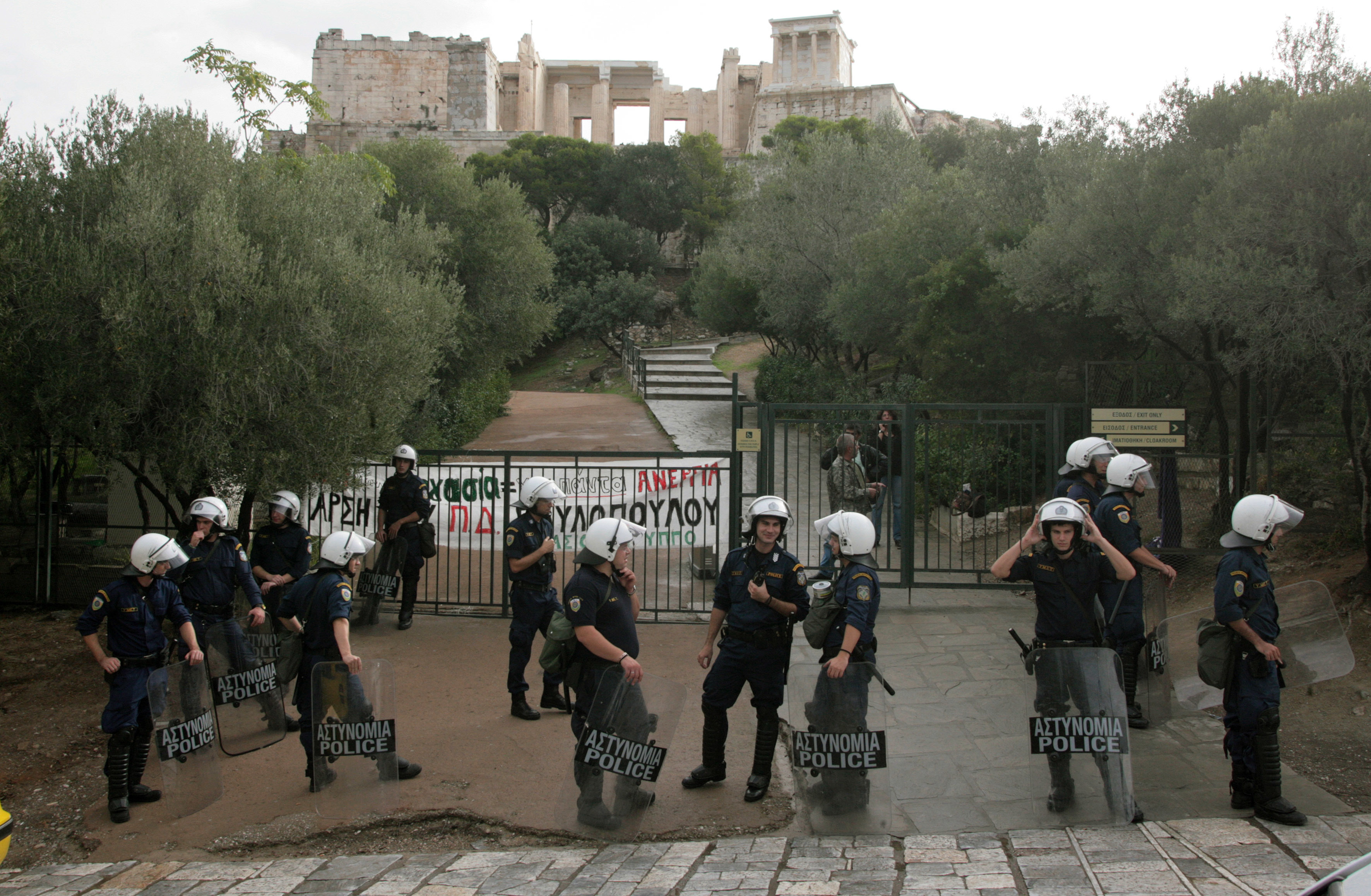 Το σχόλιο του Γιάννη Λοβέρδου για τα επεισόδια στην Ακρόπολη