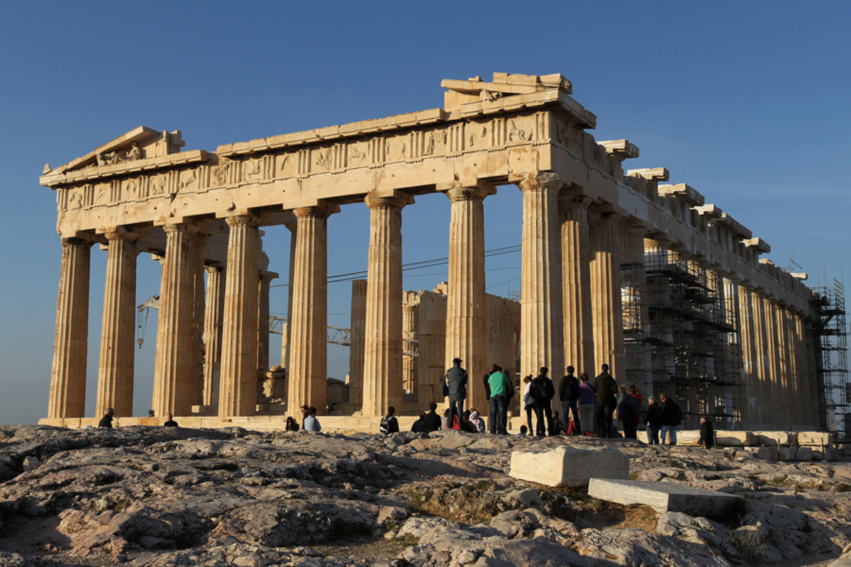 Επιτήδειοι πωλούσαν εισιτήρια με… “καπέλο” για την Ακρόπολη!