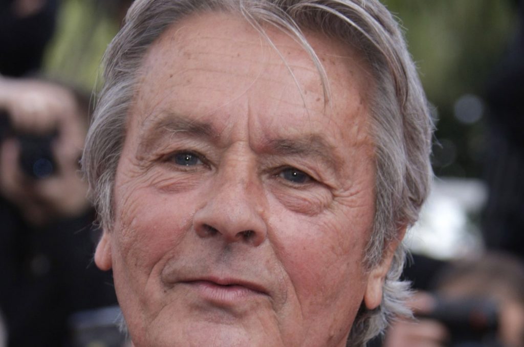 Ελληνίδα παρουσιάστρια «πέθανε» on air τον Αλέν Ντελόν!