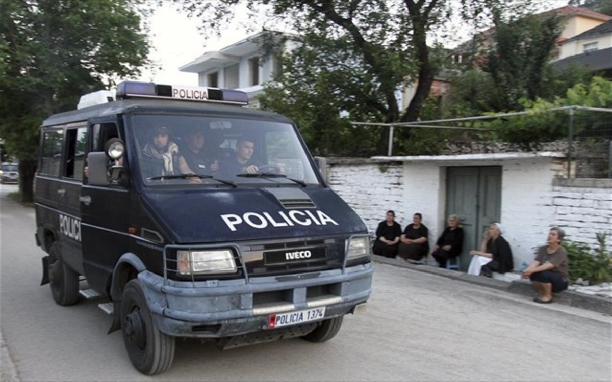 Έπιασαν τον εγγονό του Χότζα σε εργαστήριο κοκαϊνης!