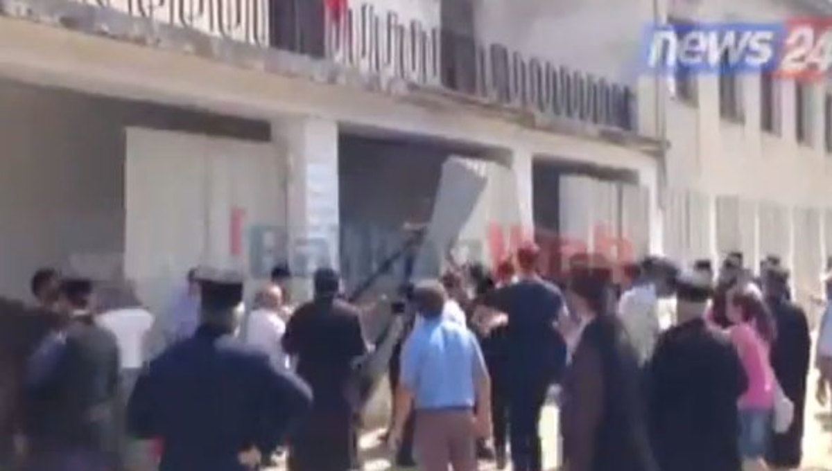 Προκλήσεις χωρίς τέλος στην Πρεμετή! – Έχτισαν πόρτες και παράθυρα της εκκλησίας – Το αλβανικό ΥΠΕΞ κατηγορεί τους ιερείς και τους πιστούς!