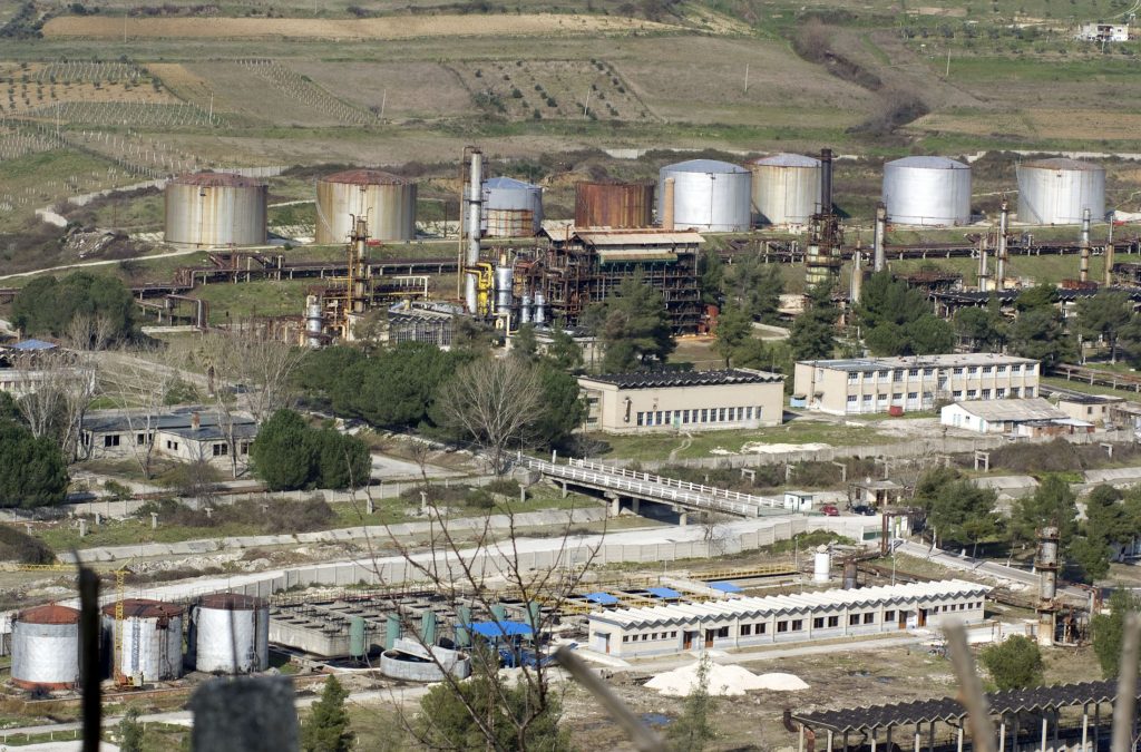 Το εργοστάσιο πετρελαίου στην περιοχή. Πολλοί κάτοικοι αντιδρούσαν στην δημιουργία του. ΦΩΤΟ REUTERS