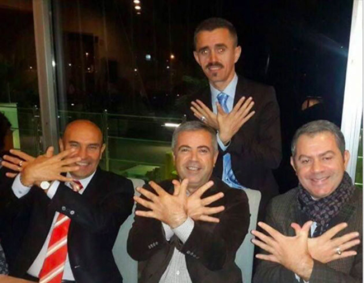 Τούρκοι αξιωματούχοι προκαλούν με την “μεγάλη Αλβανία” – Φωτό πρόκληση!