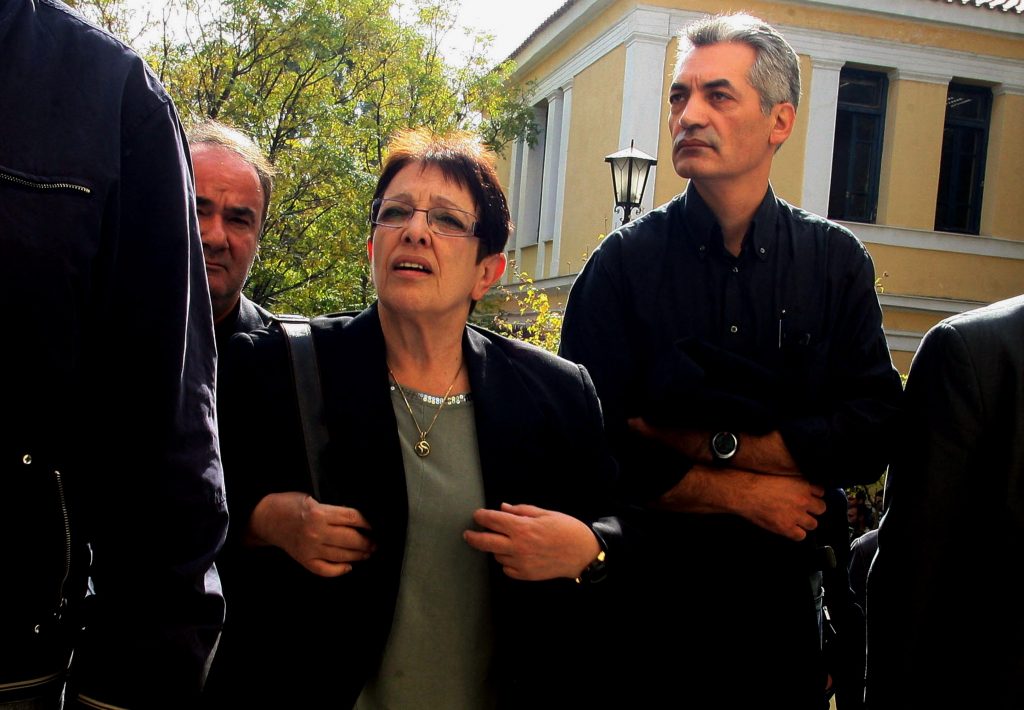 Στον Εισαγγελέα η Παπαρήγα για τους κουκουλοφόρους