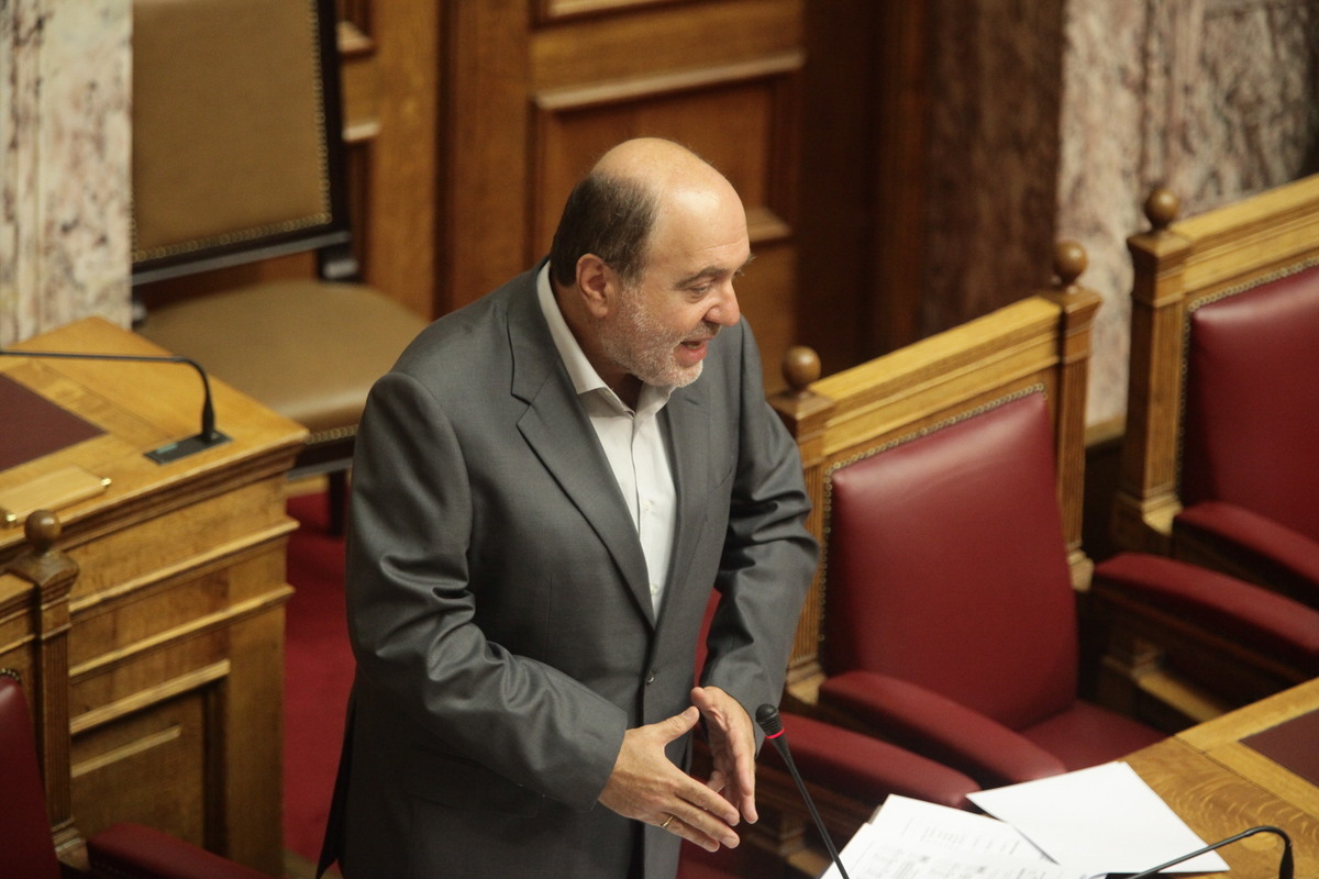 Αλεξιάδης: Έτσι θα λειτουργήσει ο ακατάσχετος επαγγελματικός λογαριασμός