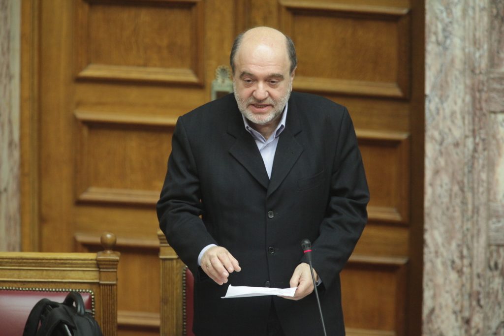 Τα μαζεύει τώρα ο Αλεξιάδης για τα χέρη των καναλιών!
