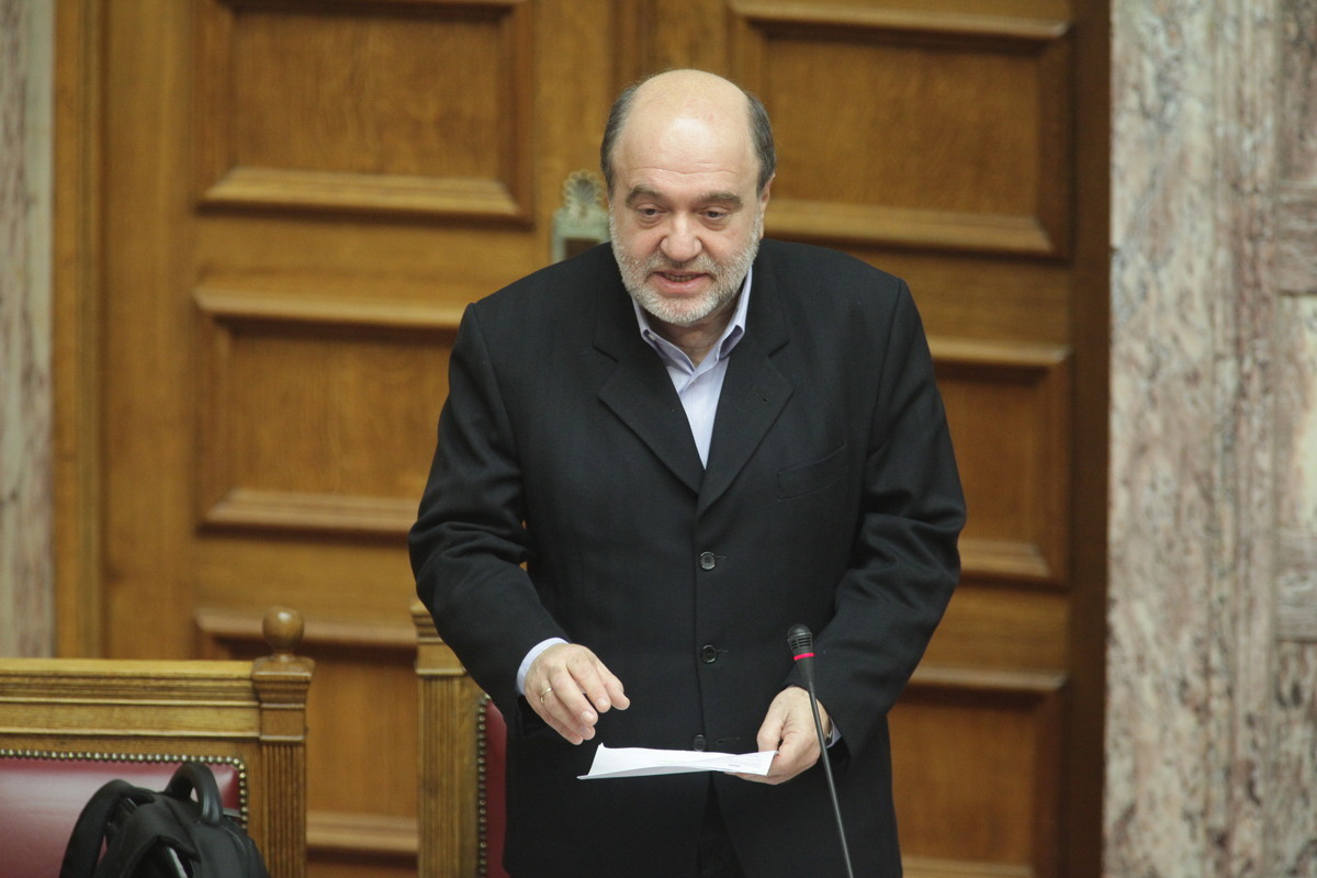 Τα μαζεύει τώρα ο Αλεξιάδης για τα χέρη των καναλιών!