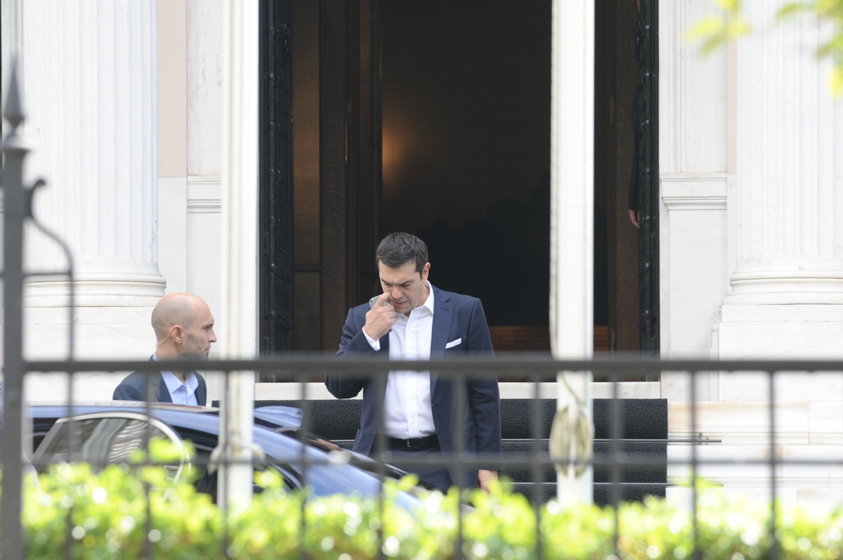 Ο σκεπτικός κ. Τσίπρας – ΦΩΤΟ