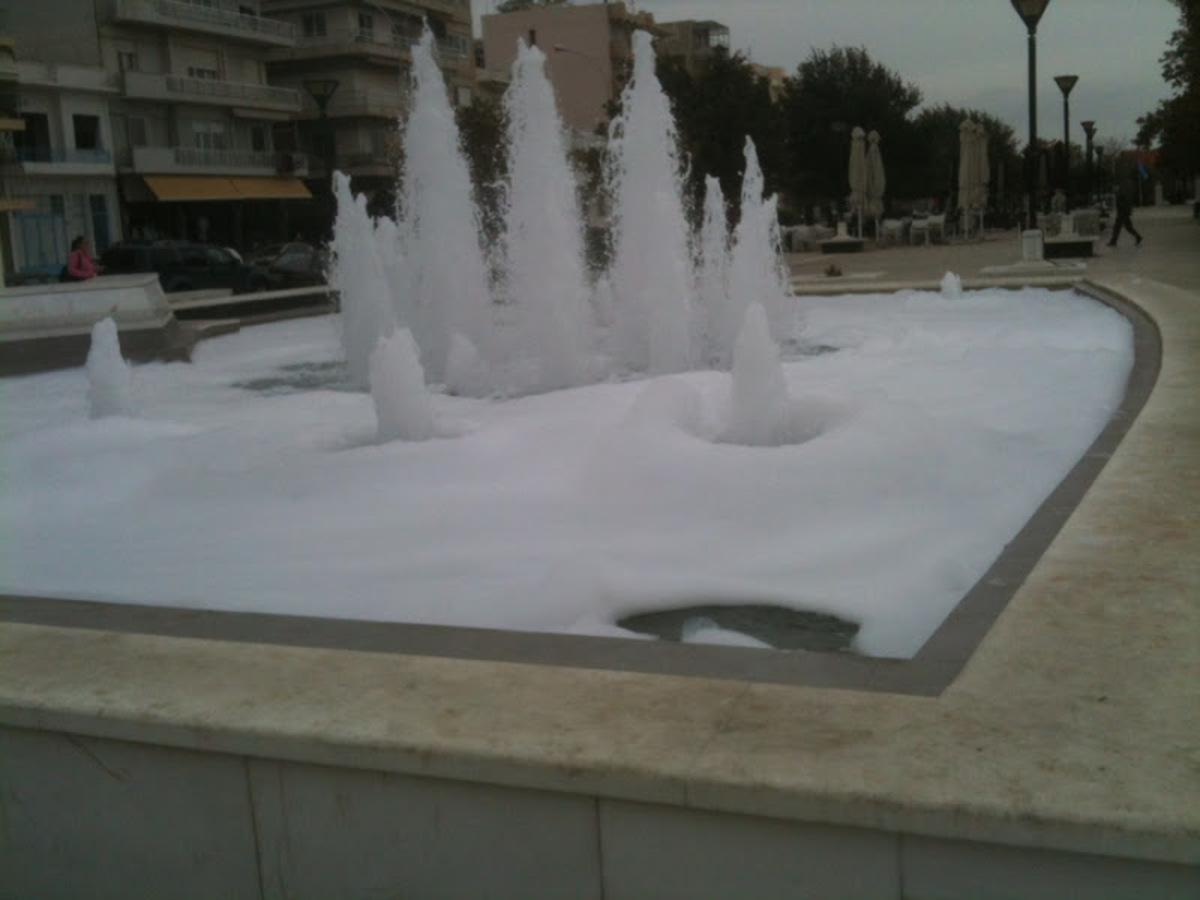 Άφρισε το συντριβάνι της Αλεξανδρούπoλης!