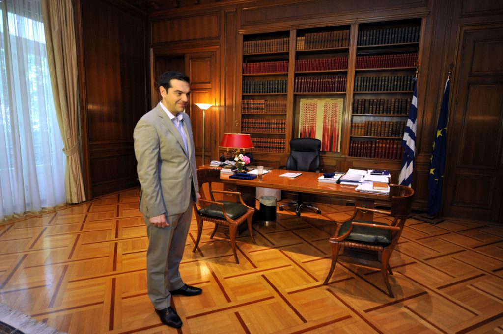 Δυο οι επιλογές για Τσίπρα αν δεχτεί τα μέτρα: Εκλογές ή δημοψήφισμα – Ο λαός θα αποφασίσει για τον “λογαριασμό”