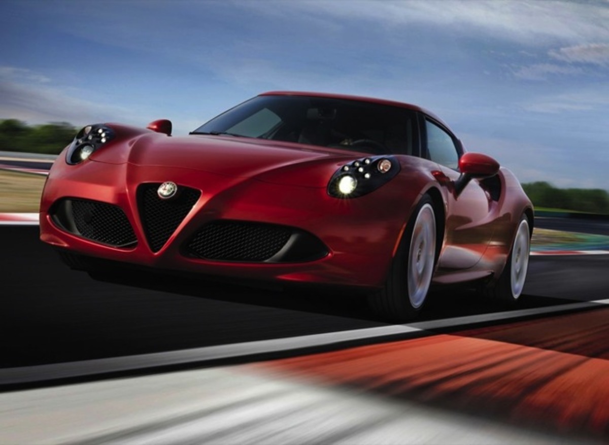 O Fisichella οδηγεί την Alfa Romeo 4C στην πίστα του Μπαλόκο (VIDEO)