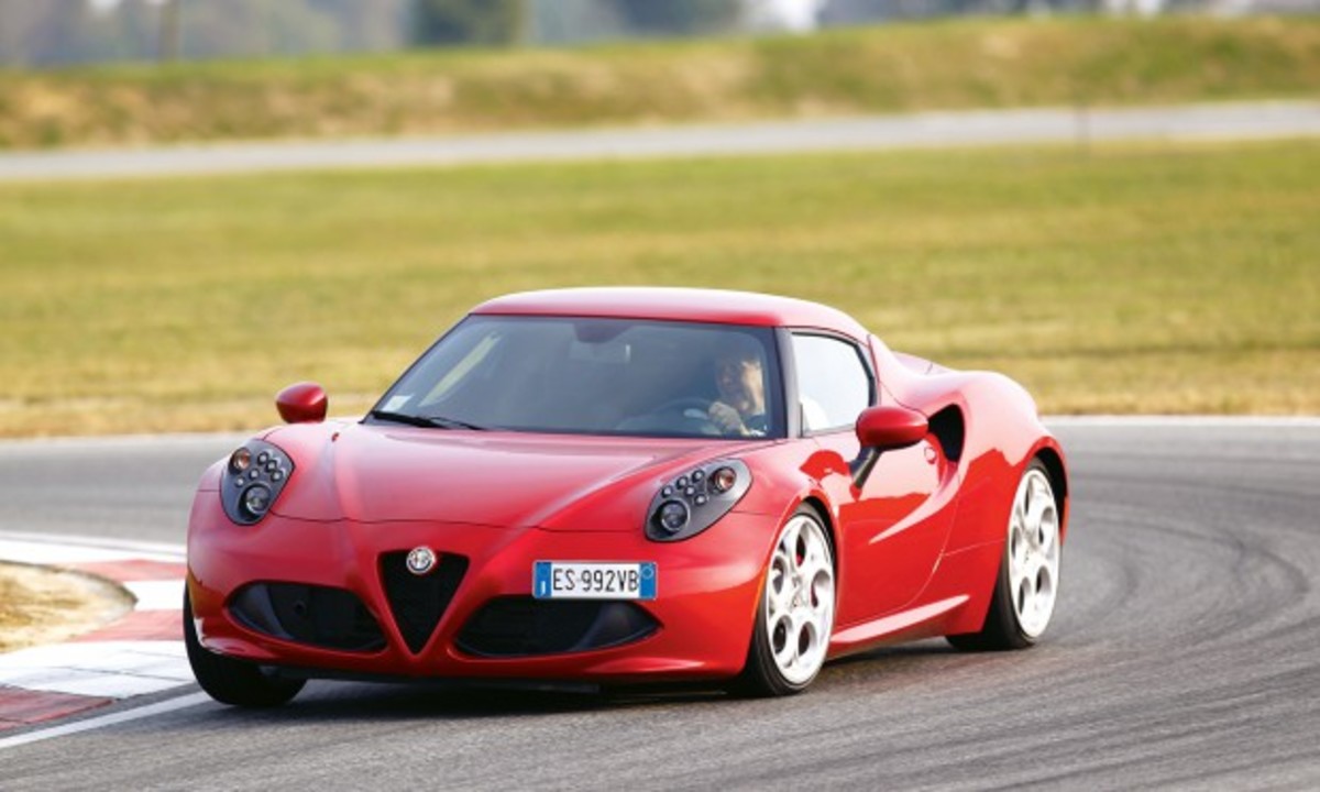 Οδηγούμε την εξωτική Alfa Romeo 4C