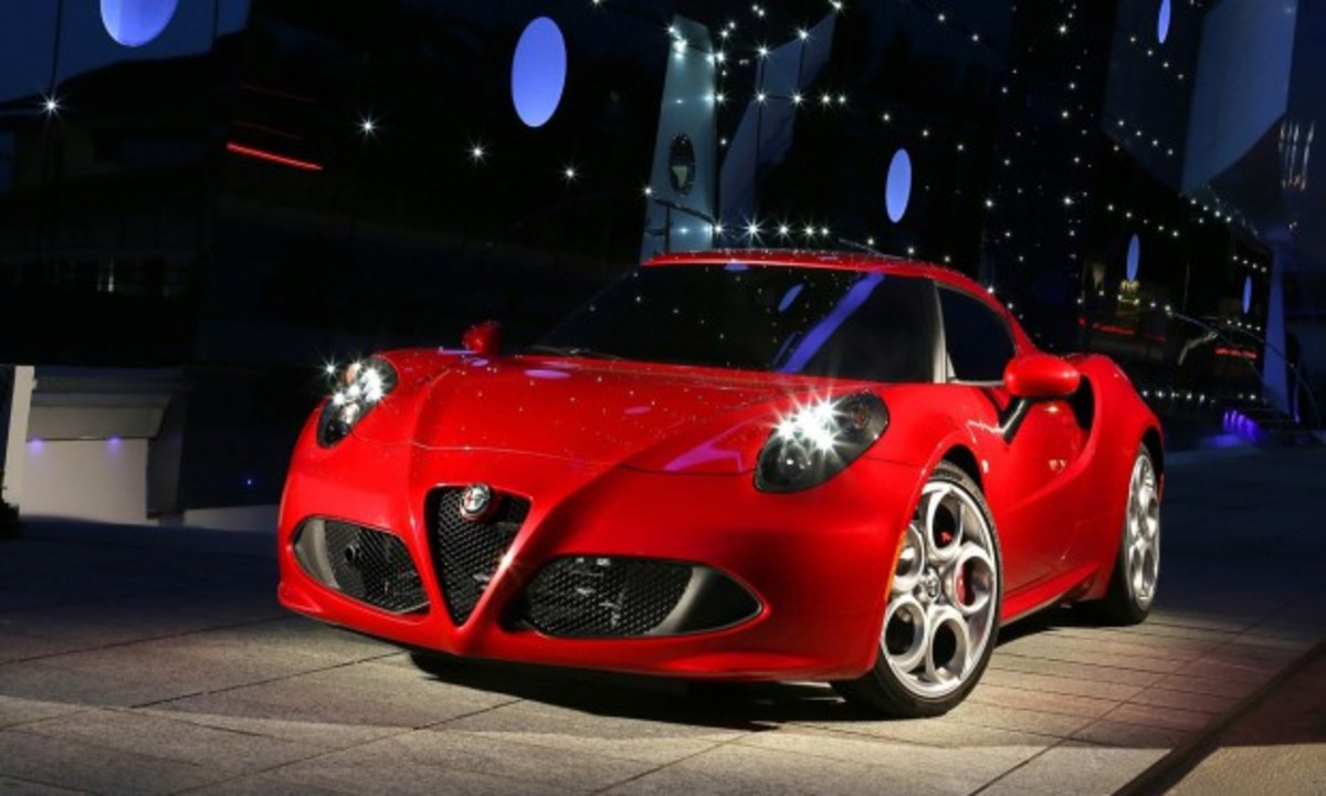 Ετήσια updates και ισχυρότερη έκδοση για την εξωτική Alfa Romeo 4C