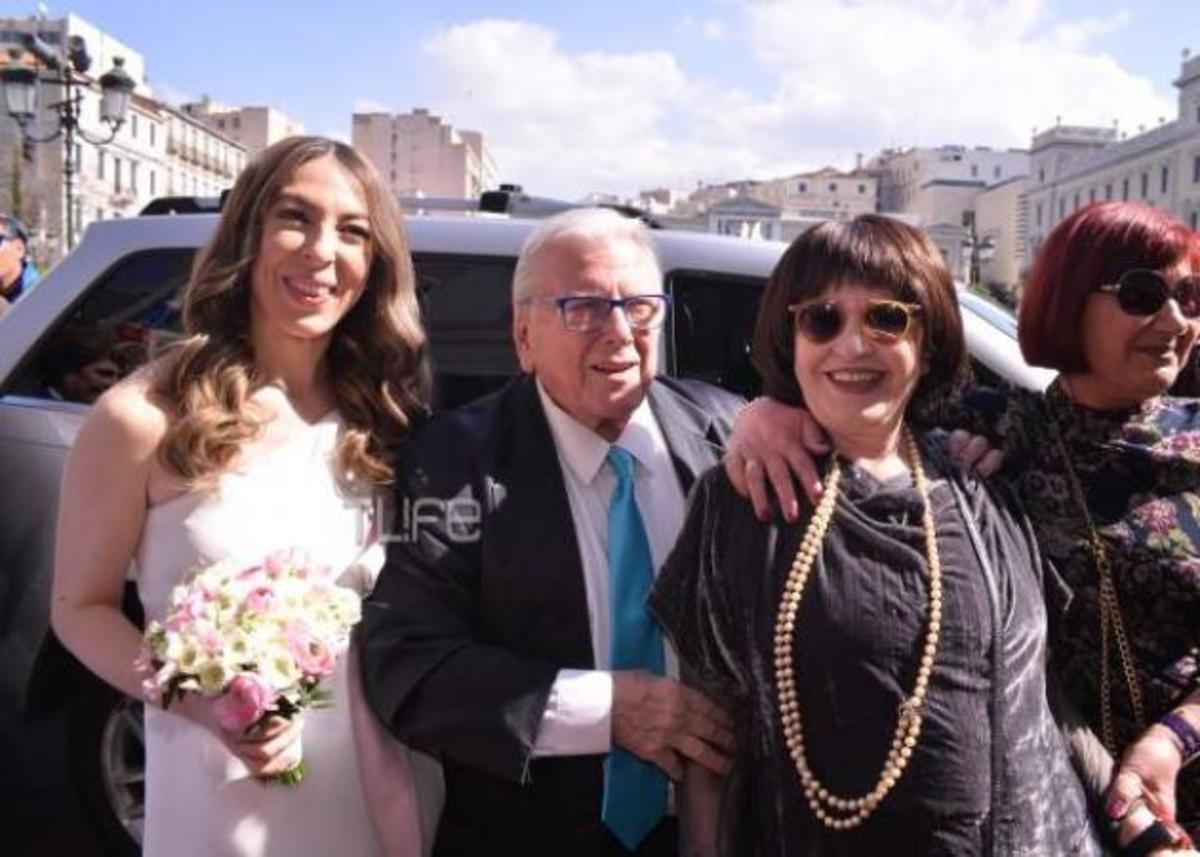 Κώστας Βουτσάς: Ποζάρει με την… φουσκωμένη κοιλιά της ετοιμόγεννης Αλίκης Κατσαβού