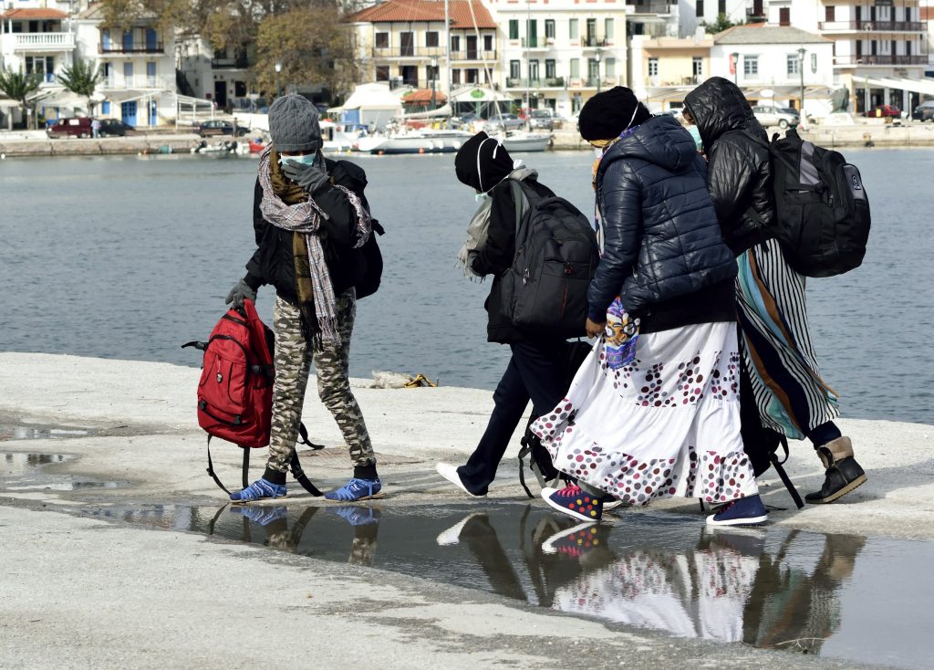 Επέστρεψαν στις πατρίδες τους 3.404 αλλοδαποί μέσα στον Οκτώβρη – 22.694 συμμετείχαν στο πρόγραμμα επαναπατρισμού το 2014
