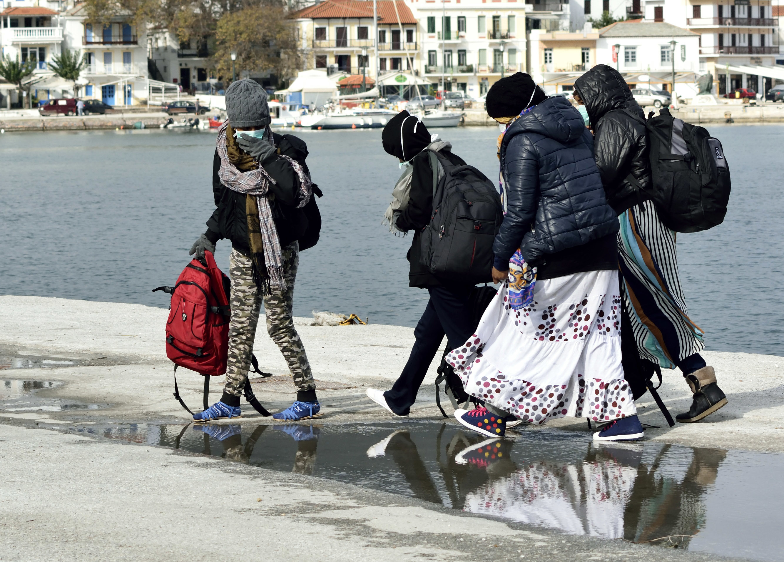 Επέστρεψαν στις πατρίδες τους 3.404 αλλοδαποί μέσα στον Οκτώβρη – 22.694 συμμετείχαν στο πρόγραμμα επαναπατρισμού το 2014