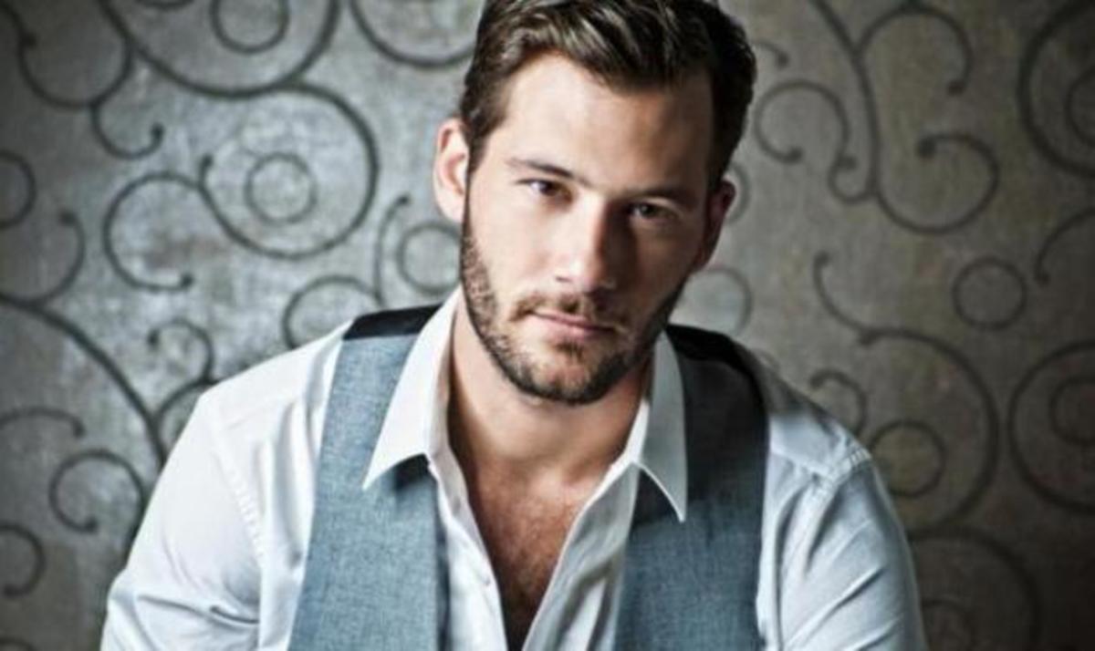 Δες την όμορφη αδερφή του γοητευτικού ηθοποιού Αντίνοου Αλμπάνη