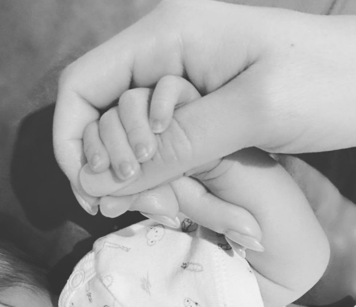 Πασίγνωστη Ελληνίδα παρουσιάστρια γέννησε μετά από 28 ώρες τοκετού!