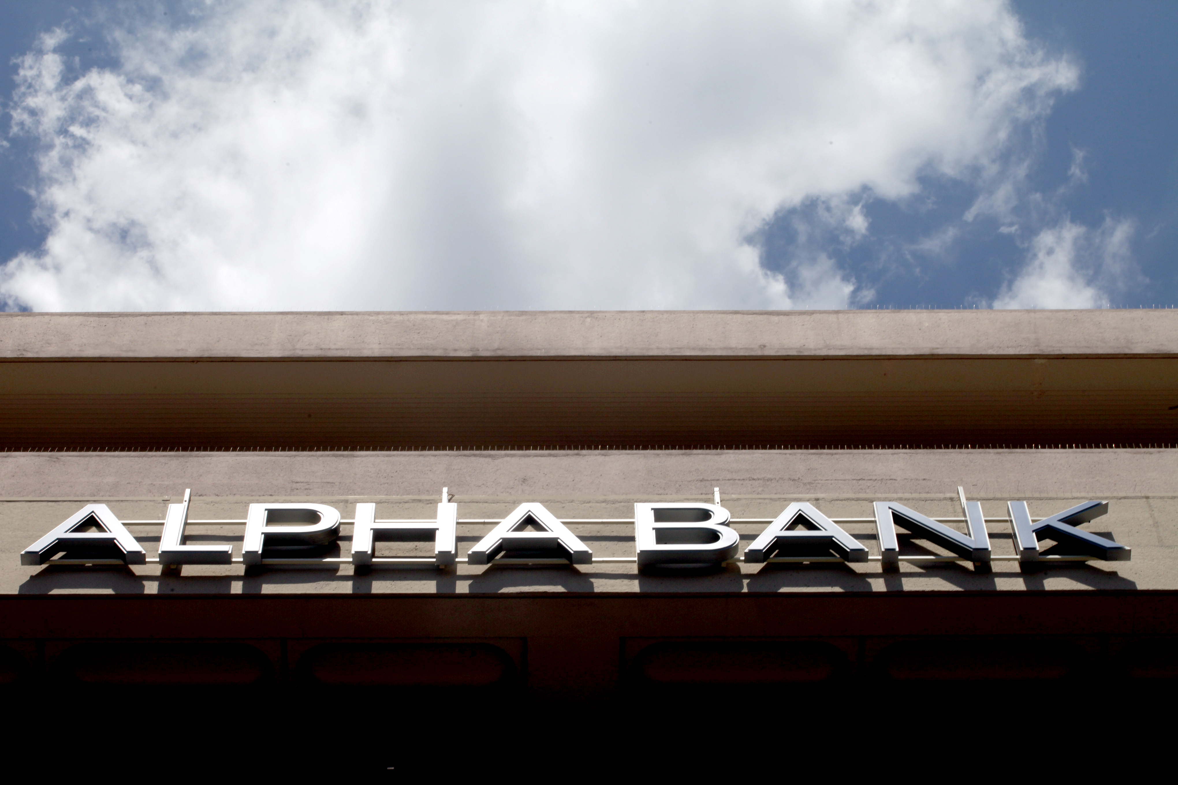 Alpha Bank: Ο ΕΝΦΙΑ εξοντώνει την αγορά ακινήτων