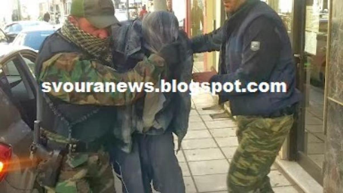 Από τη μεταφορά των δραπετών στην Αστυνομική Διεύθυνση Καστοριάς -  Εικόνα από το svouranews