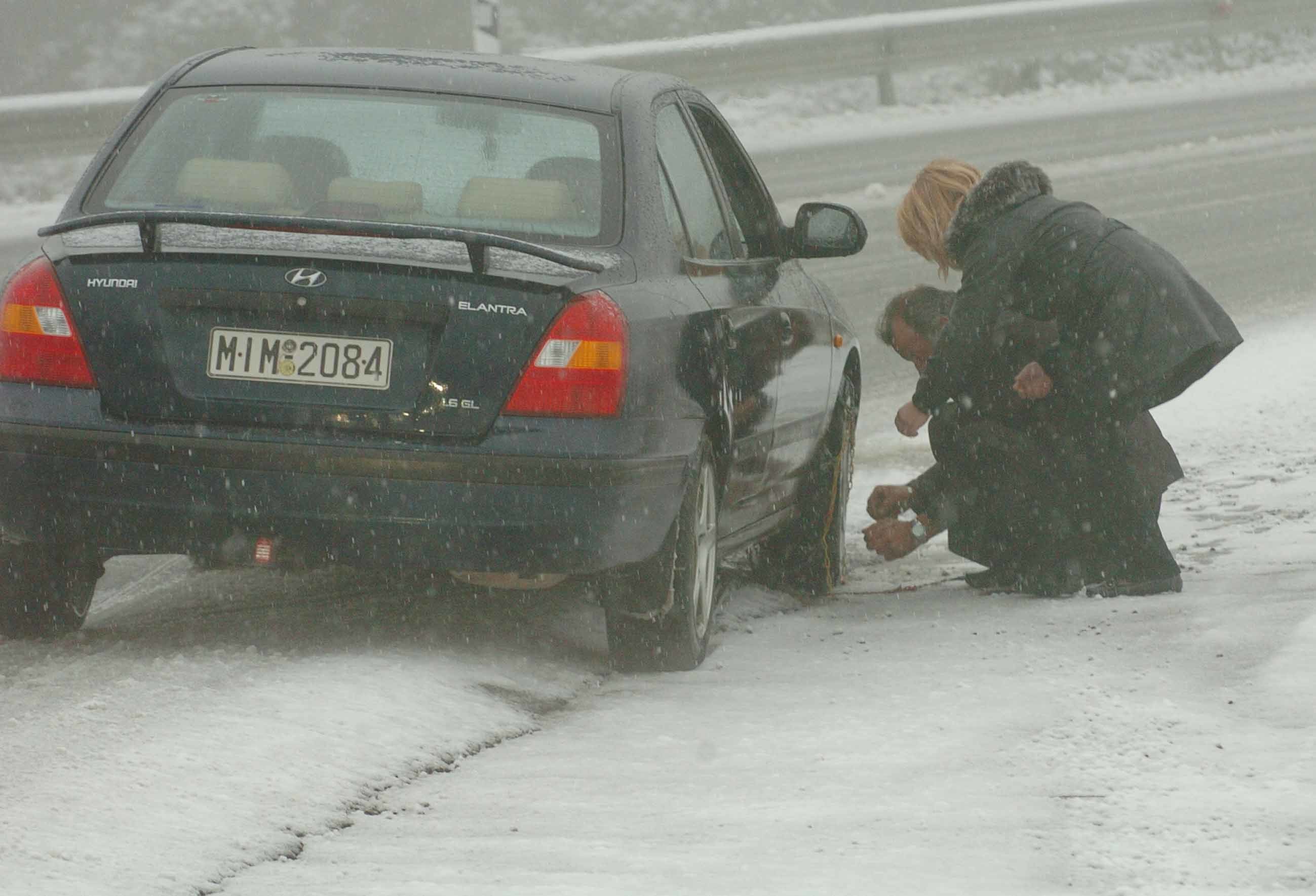 Πού έχει κοπεί η κυκλοφορία από την κακοκαιρία και χρειάζονται αλυσίδες