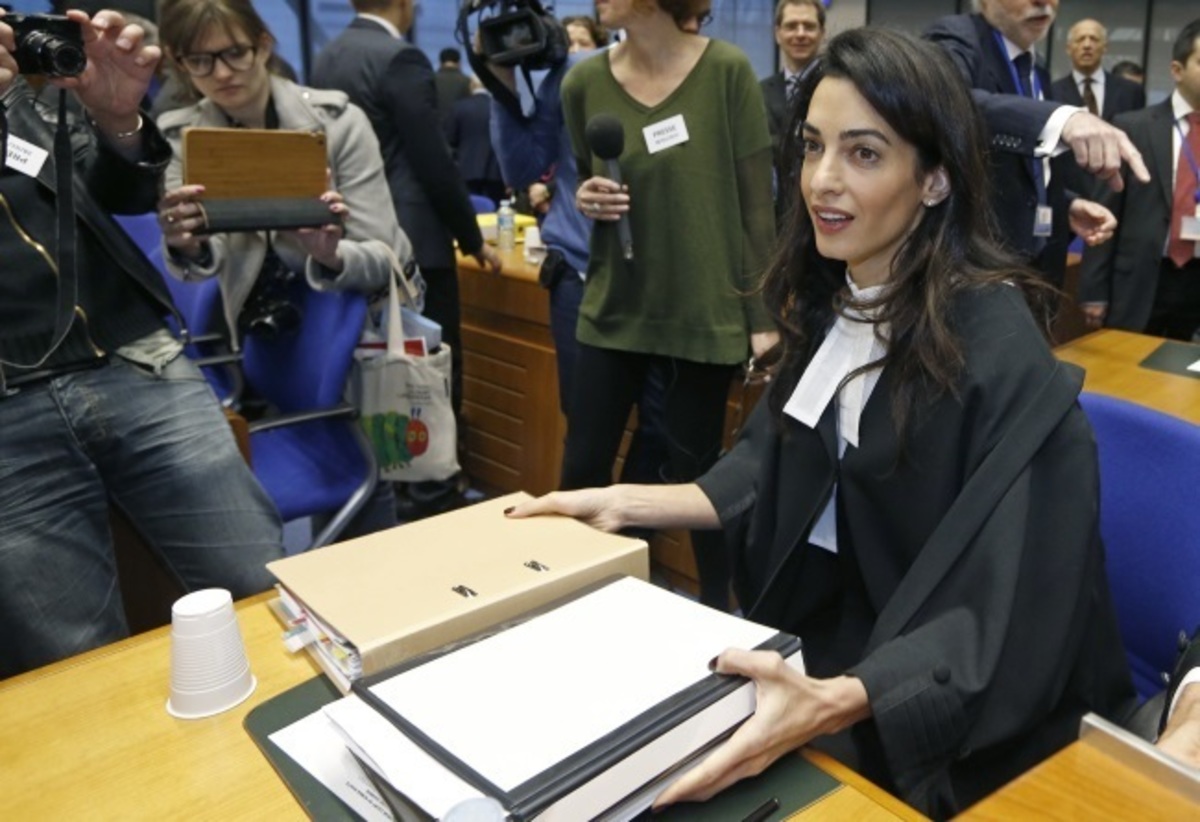 Η απάντηση της Amal Alamuddin που “πάγωσε” τον δημοσιογράφο!