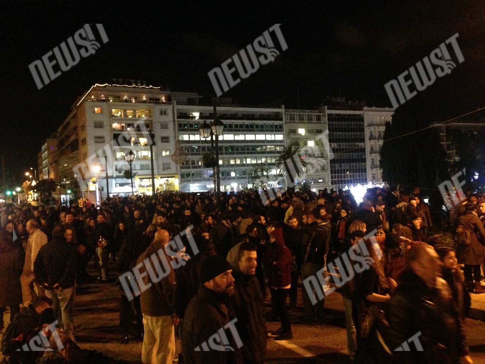 Νέα συγκέντρωση αλληλέγγυων στον Ρωμανό έξω από τη Βουλή