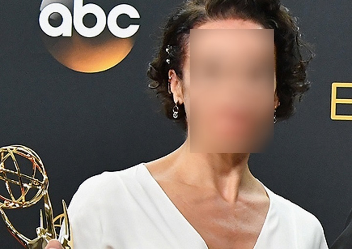 Σηκώθηκε να παραλάβει το βραβείο Emmy και της έκλεψαν την τσάντα!