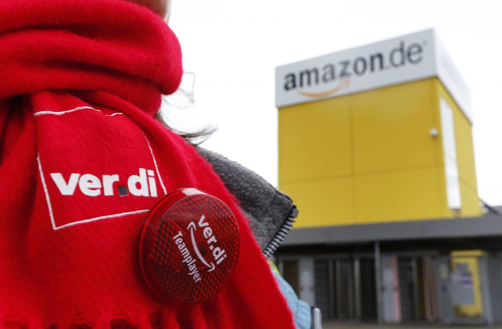 Χαμός στην Amazon! Απεργούν οι εργαζόμενοι την ώρα που οι παραγγελίες πέφτουν “βροχή”