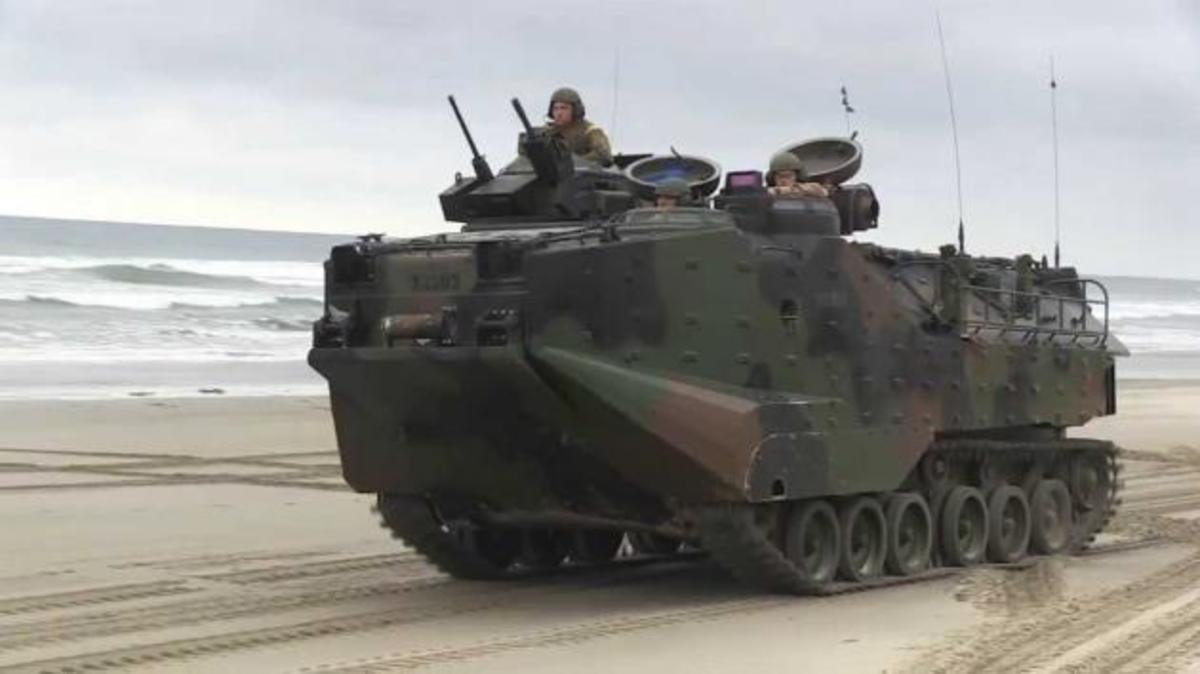 Απίστευτο! Δείτε τανκ που ”κολυμπάει” [vid]