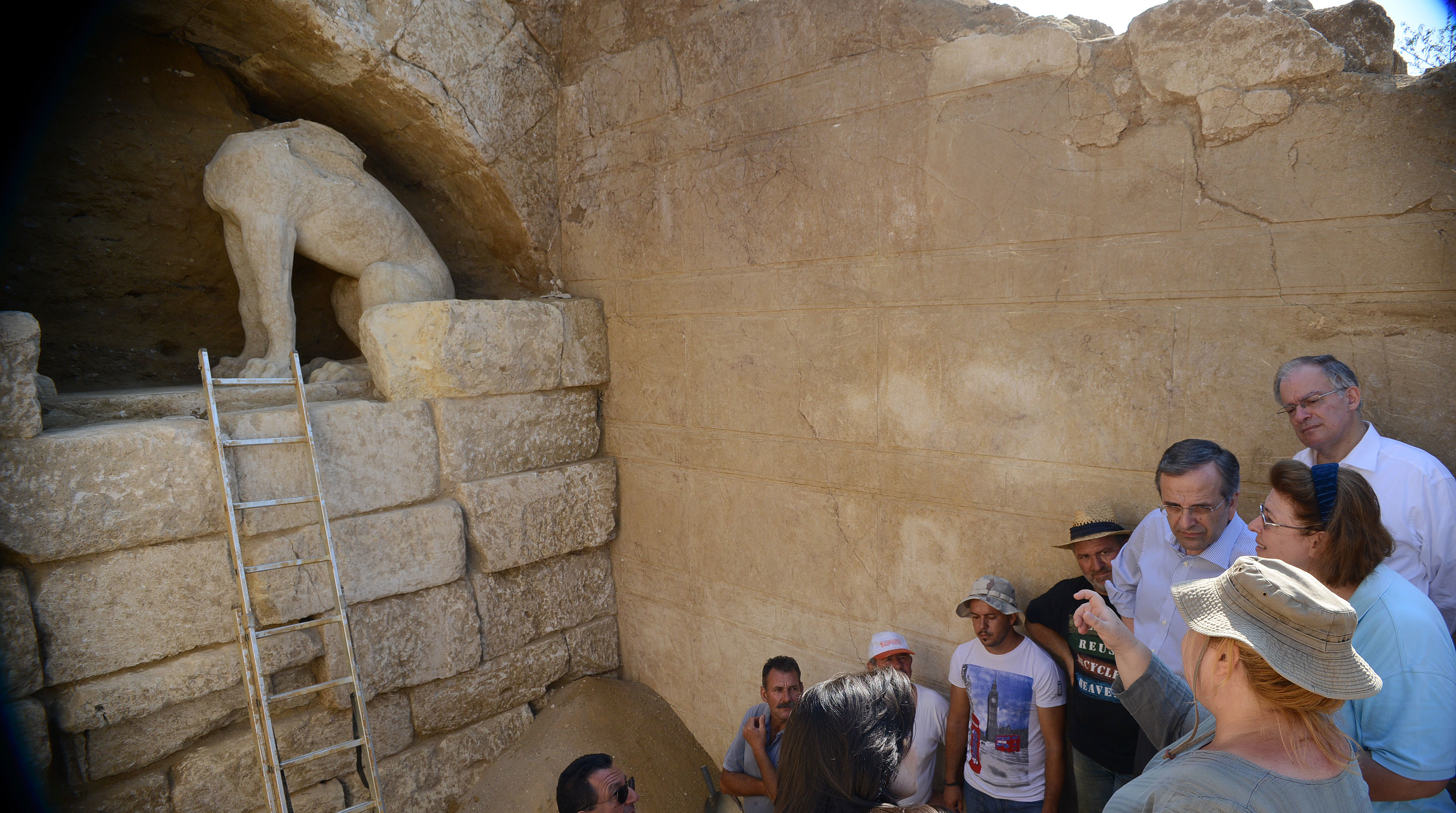 Αρχίζουν ξανά οι ανασκαφές στον αρχαίο τάφο της Αμφίπολης – Πώς θα κινηθούν οι αρχαιολόγοι – Διεθνή δίκτυα στην περιοχή των ανασκαφών